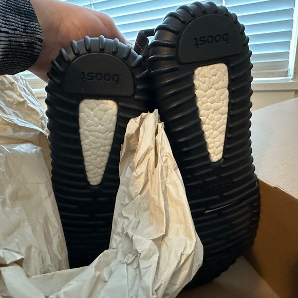 Brand new Yeezy pirates black 2015 unworn size US 10 with receipt - Picture 3 of 4